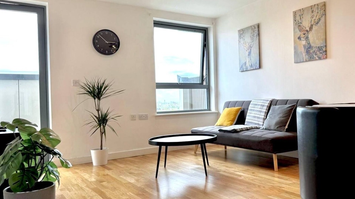 Wembley Central Apartment | Stylish 2-Bed Flat with Balcony & Stadium Views and own parking - Prime Wembley