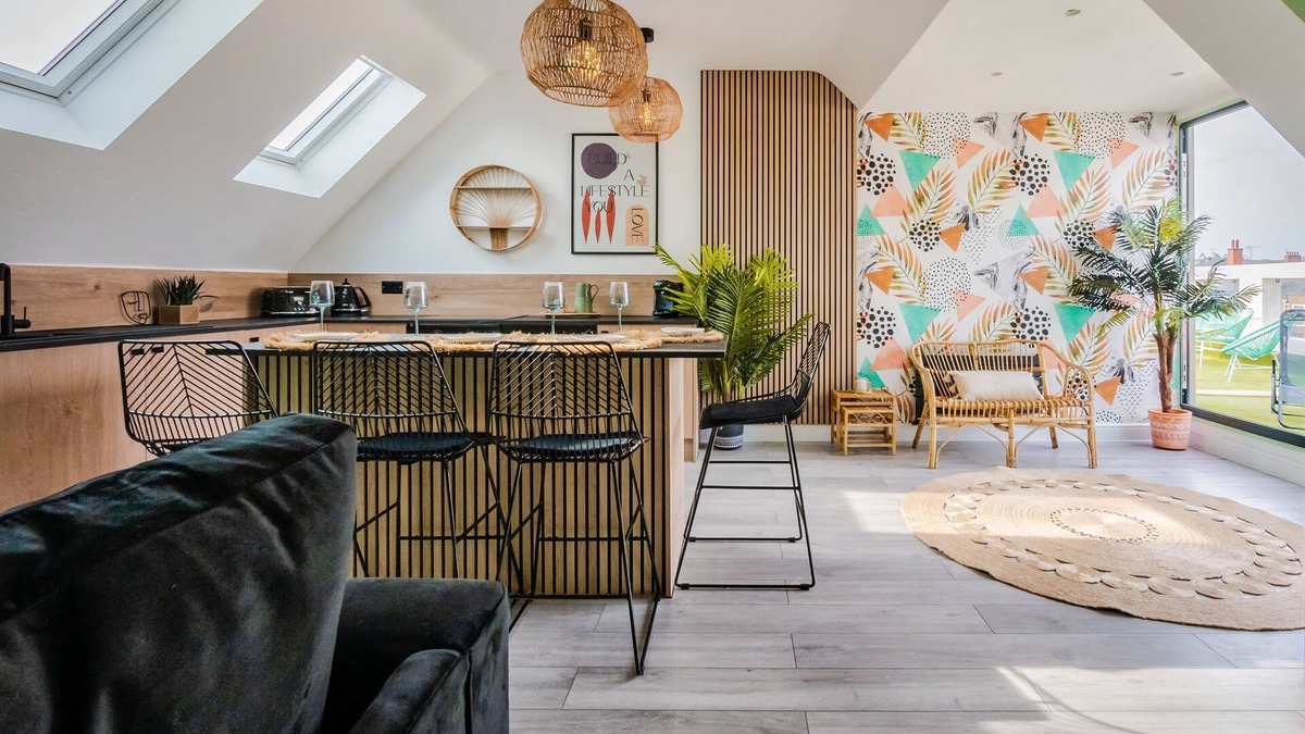 Market Harborough Apartment | Stylish 2-Bed Ibizia Inspired Duplex Apartment with Roof Terrace!
