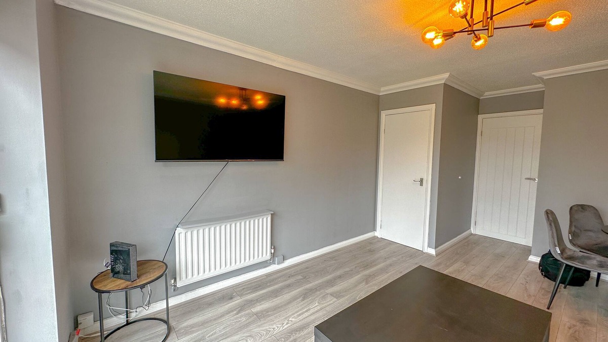 Gravesend House | Stylish 2 Bed House with free parking