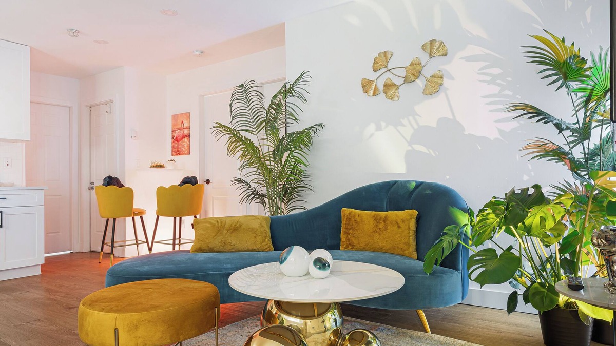 Port Coquitlam House | Stylish 2-bedroom Miami Vibe Getaway with High Speed WiFi access