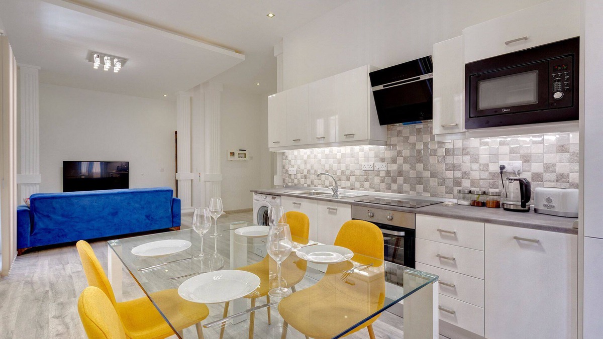 Tower Road Apartment | Stylish 2 Bedroom Apartment in an Amazing Location