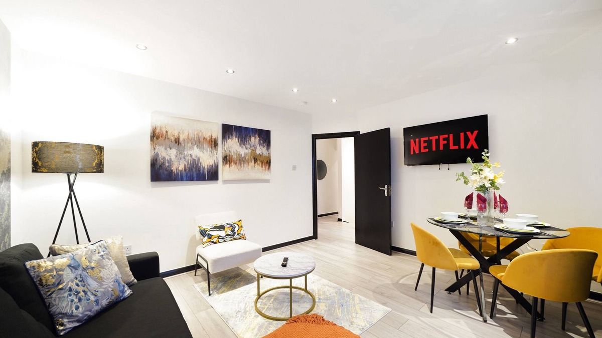 Eastcote Apartment | Stylish 2-Bedroom Flat in Prime London Location