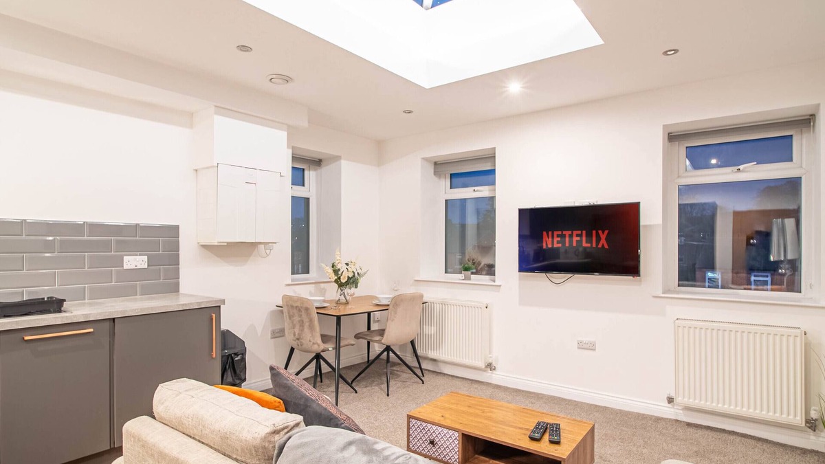 Kirkheaton Apartment | Stylish 2-Bedroom Apartment for 5 Guest