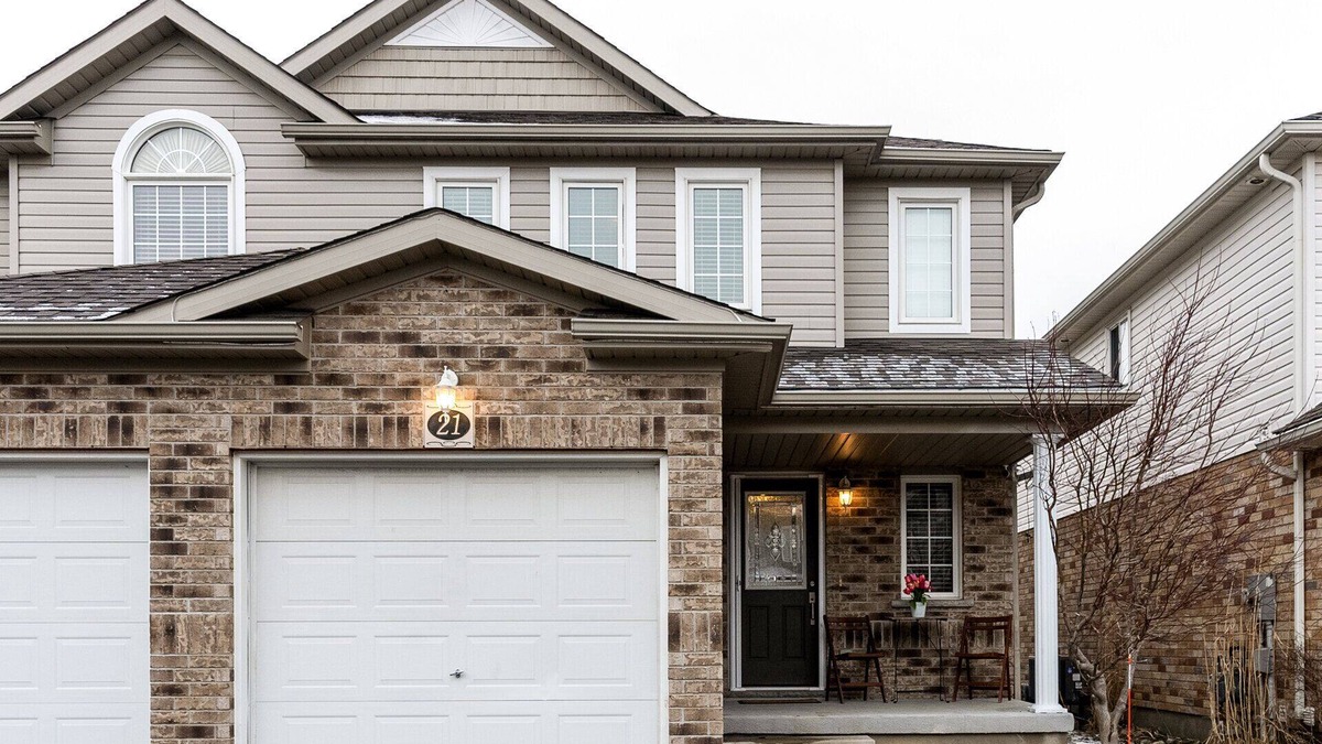 Guelph Apartment | Stylish 2-Bedroom Guest Unit for 4 people in Central Location, Affordable Rates