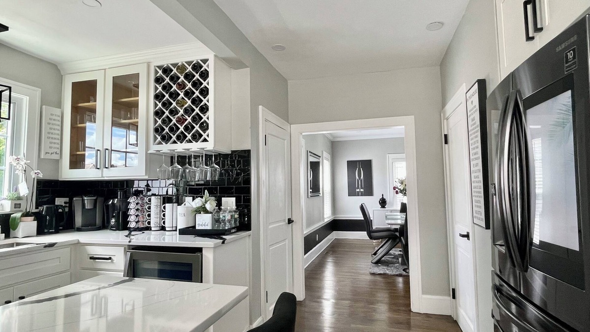 Brockton House | Stylish 2 Bedroom Home with Modern Features and Amenities—WIFI and Central Air