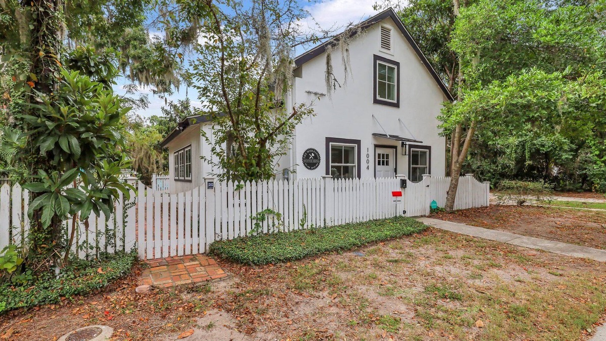 Historic District Cottage | Stylish 2-bedroom house in Beaufort. Walk to downtown. Fire pit, bikes, grill