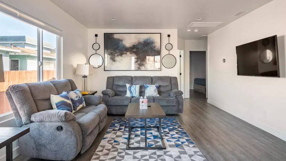 Gardena Apartment | Stylish 2 BR house close to the beaches and L.A. city life!