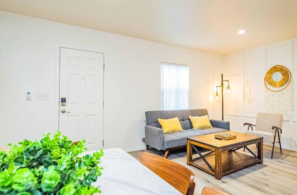 Glendora House | Stylish 2B2B country style house