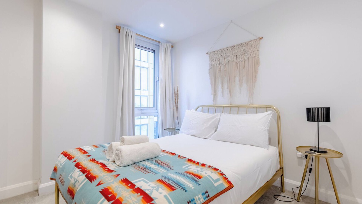 Bromley South Apartment | Stylish 2BD Flat w/Incredible View of London - Bow