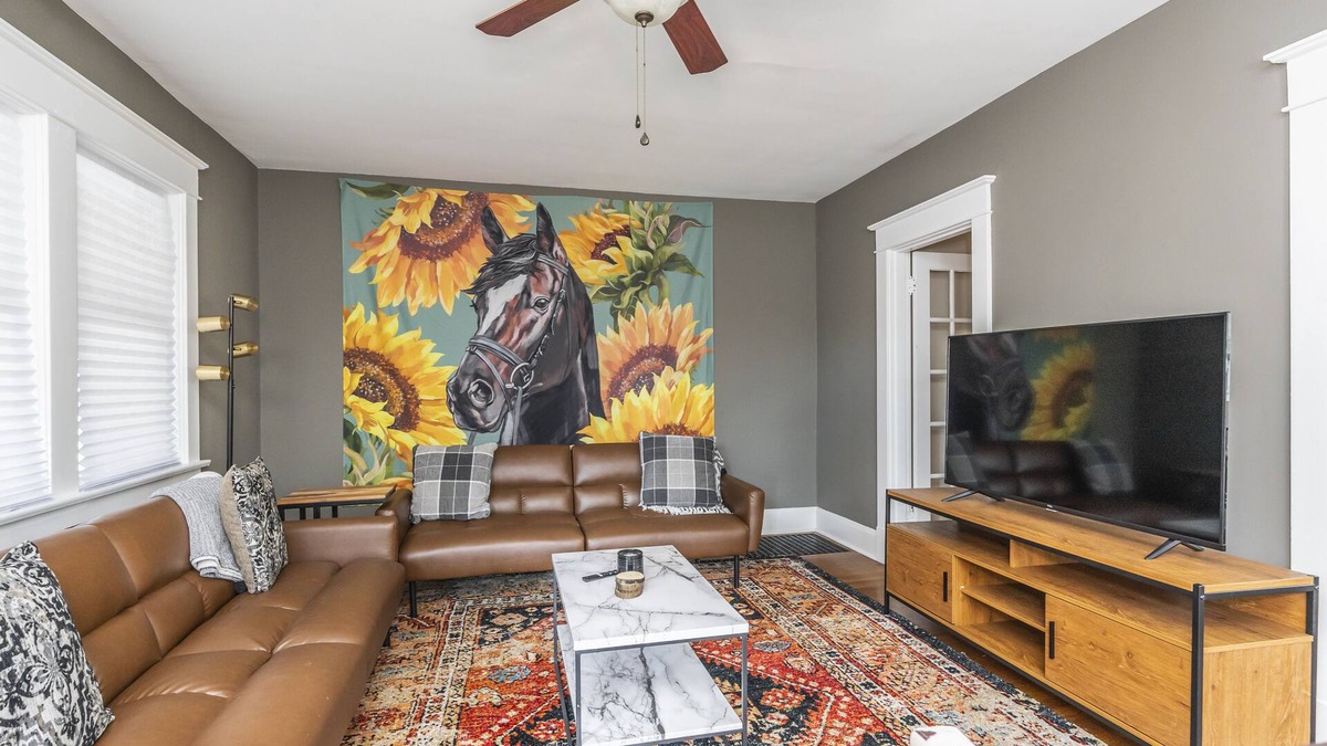 Hollywood - Mt. Vernon House | Stylish 2Bed/2Ba home in Chevy Chase, close to Downtown and UK!