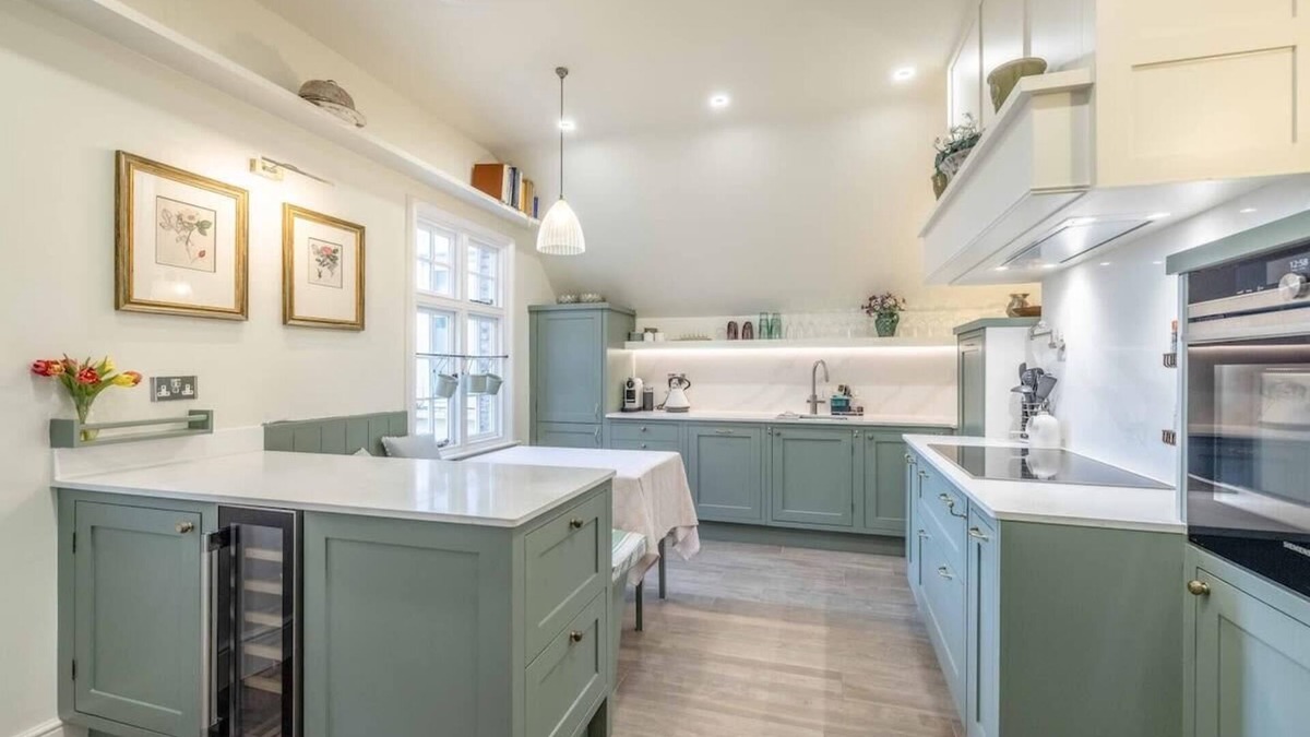 Windsor Apartment | Stylish 2Bed/2Bath Flat In The Heart Of Windsor