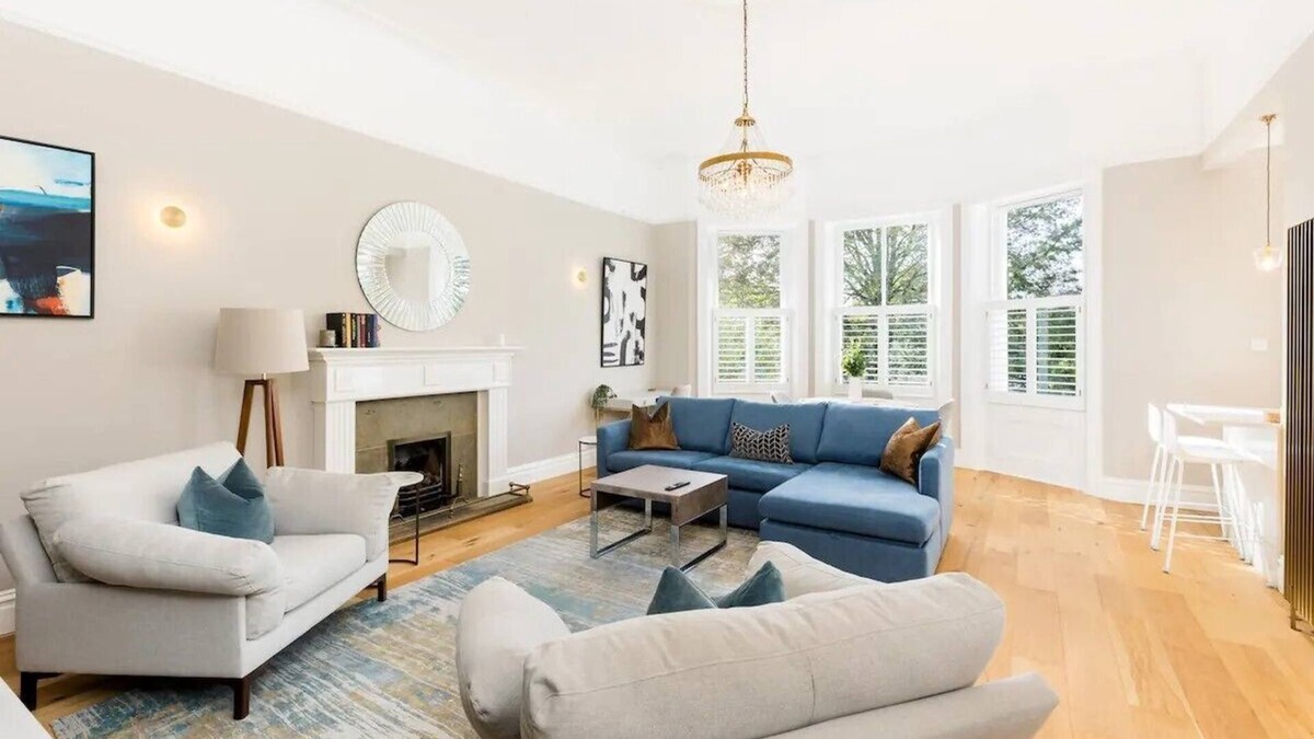 Lillington Apartment | Stylish 2Bed in Leamington Spa with Parking | Pass The Keys