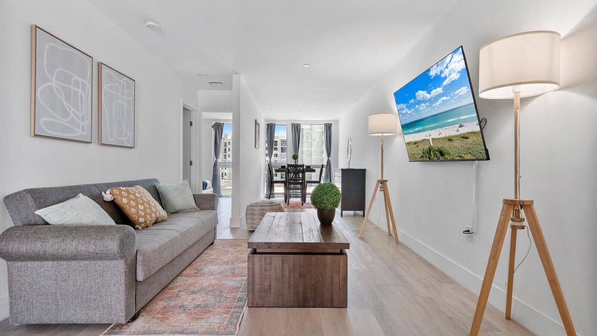 Ojus Apartment | Stylish 2BR Apt in Aventura with Pool & BBQn