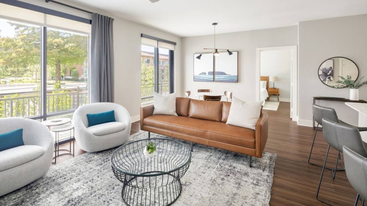 Addison Condo | Stylish 2BR Condo at AMLI Addison w Pool