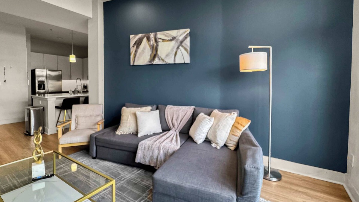 Deep Ellum Apartment | Stylish 2BR Deep Ellum | 7 Beds | Parking Included