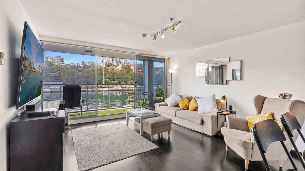 Woolloomooloo Apartment | Stylish 2BR Finger Wharf Getaway