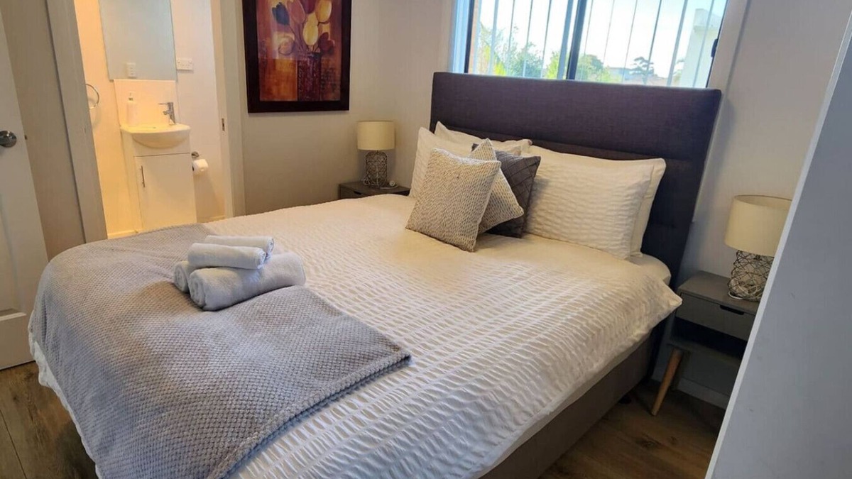 Wollongong CBD House | Stylish 2BR Flat 10min walk to Wollongong Hospital