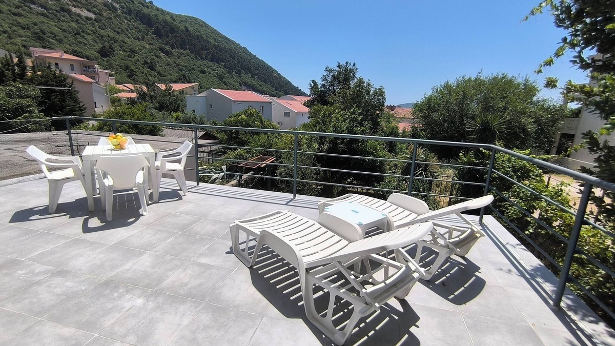 Lazi Apartment | Stylish 2BR flat w/amazing panoramic terrace and parking