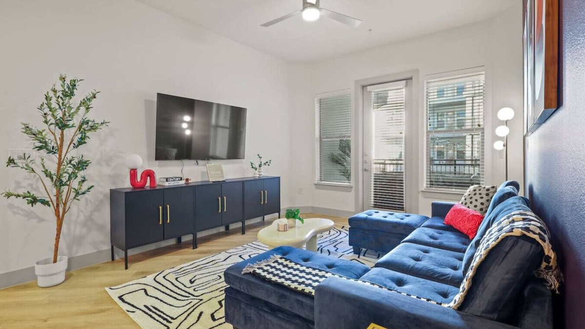 Far North Dallas Apartment | Stylish 2BR Near Galleria with Pool and Gym