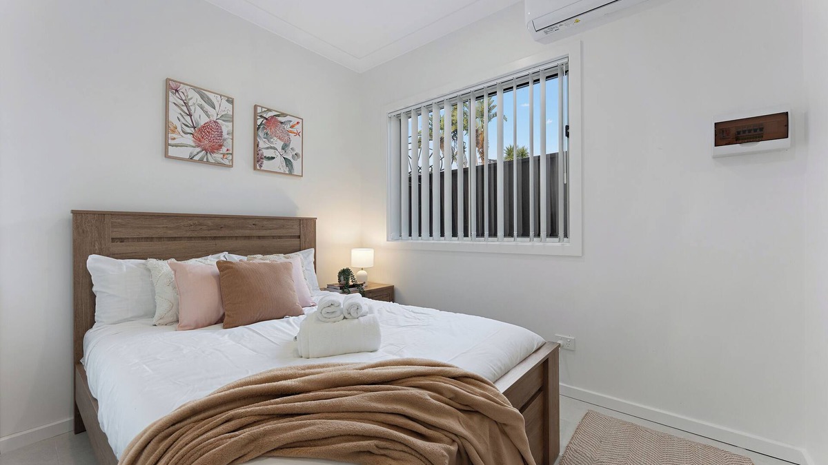 Hurstville House | Stylish 2BR Retreat | Walk to Dining & Transport