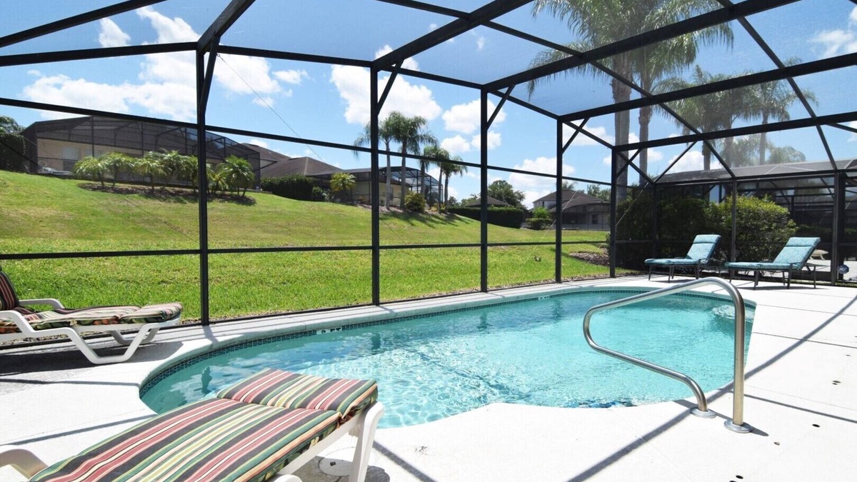 Calabay Parc House | Stylish 3 bed/2.5 bath pool home, games room + arcade games, 12 miles to Disney!