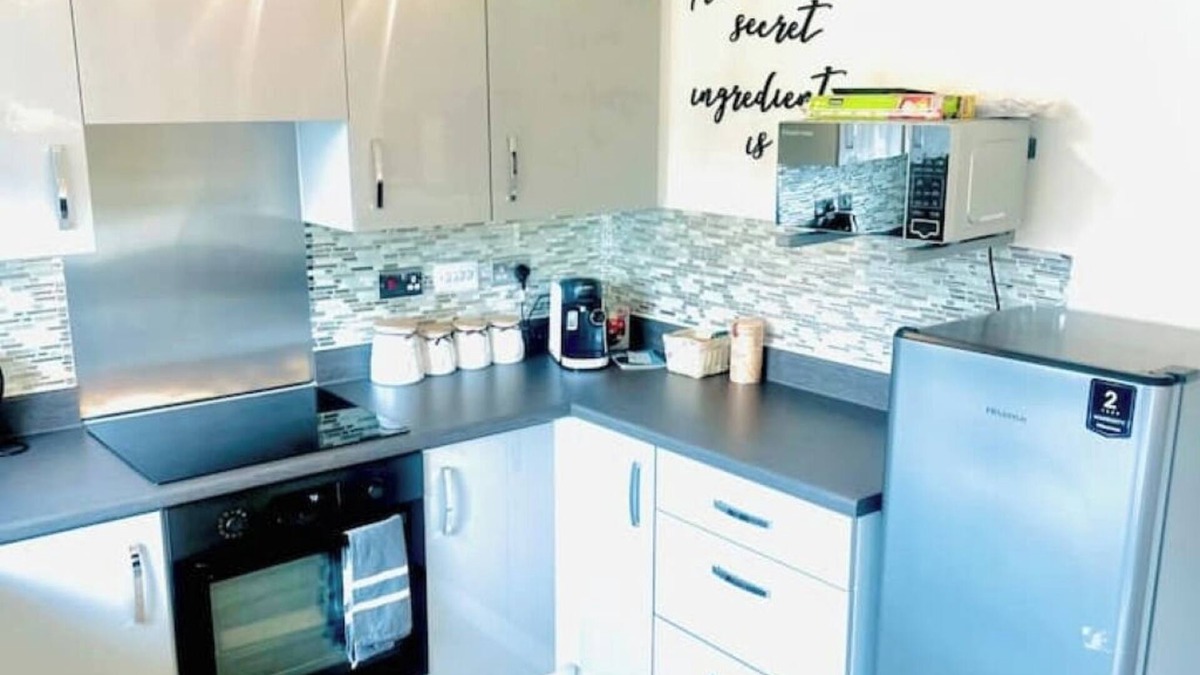 Everton House | Stylish 3 bed, 2 bath property next to LFC stadium
