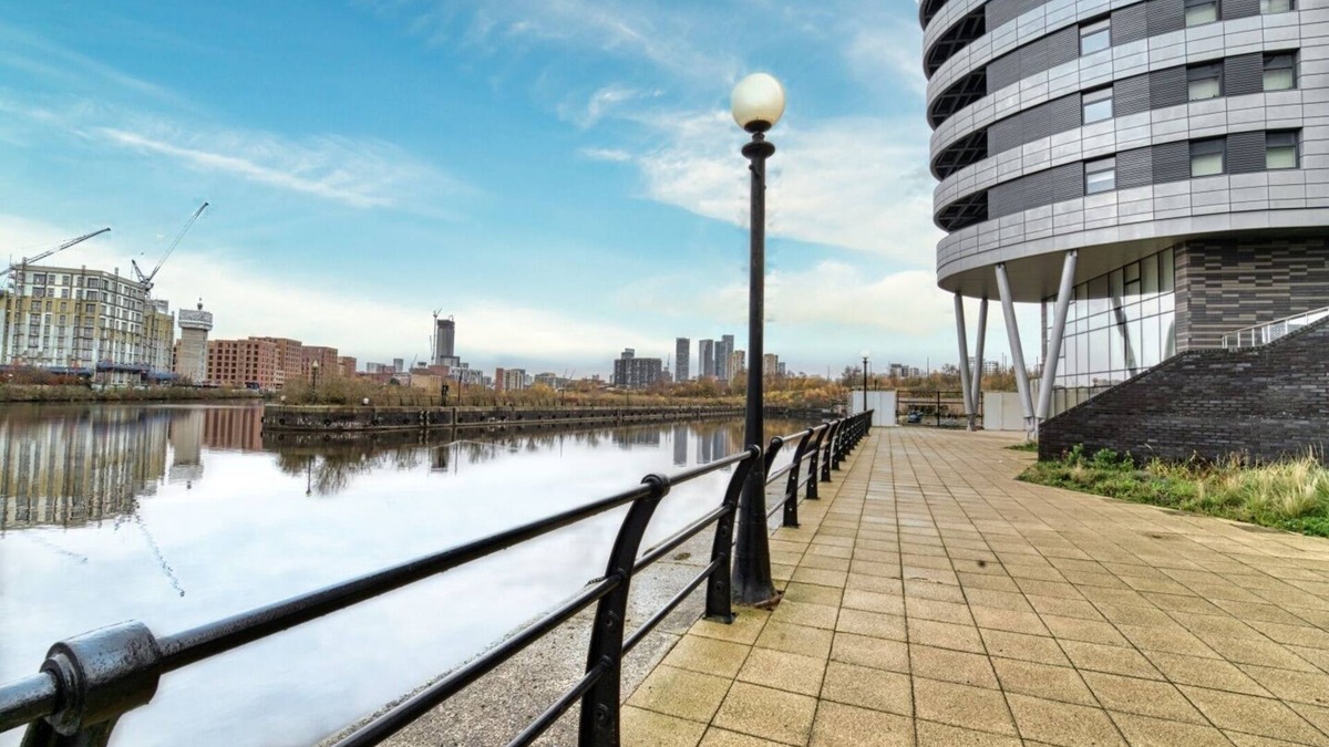 Trafford Apartment | Stylish 3-Bed Apt | By Old Trafford & Salford Quays