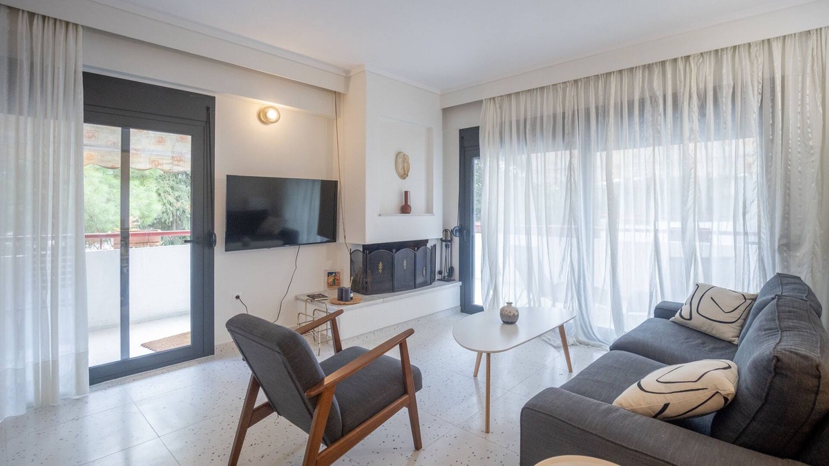Kalamaria Apartment | Stylish 3-Bed Flat in Kalamaria, Thessaloniki