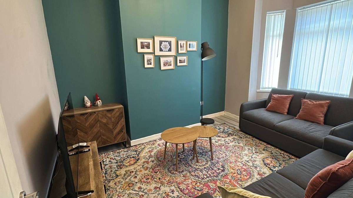 Levenshulme House | Stylish 3 Bed Levenshulme Home Sleeps 7
