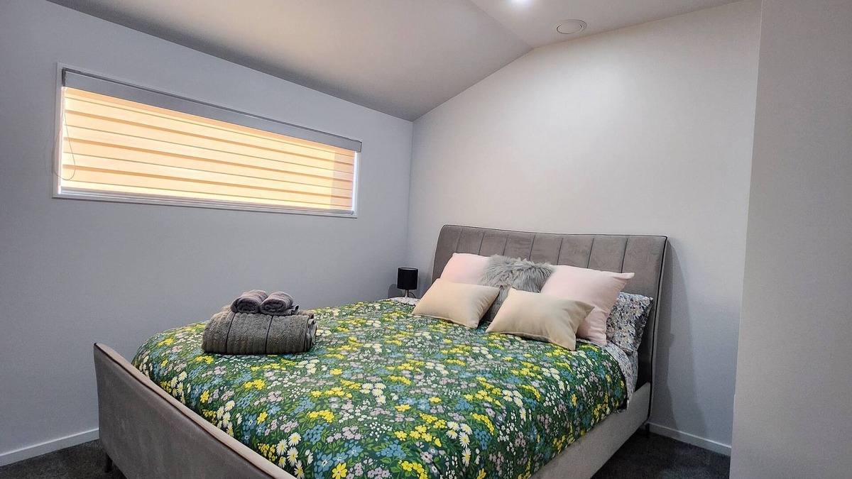 Papatoetoe House | Stylish 3 Bed Rooms Retreat Near Auckland Airport, Papatoetoe Location