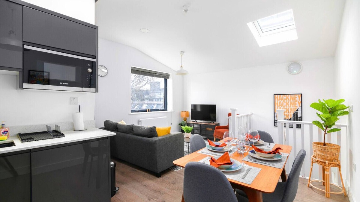 Haggerston Apartment | Stylish 3-Bed Shoreditch Flat over 3 Floors ample space and Family Friendly