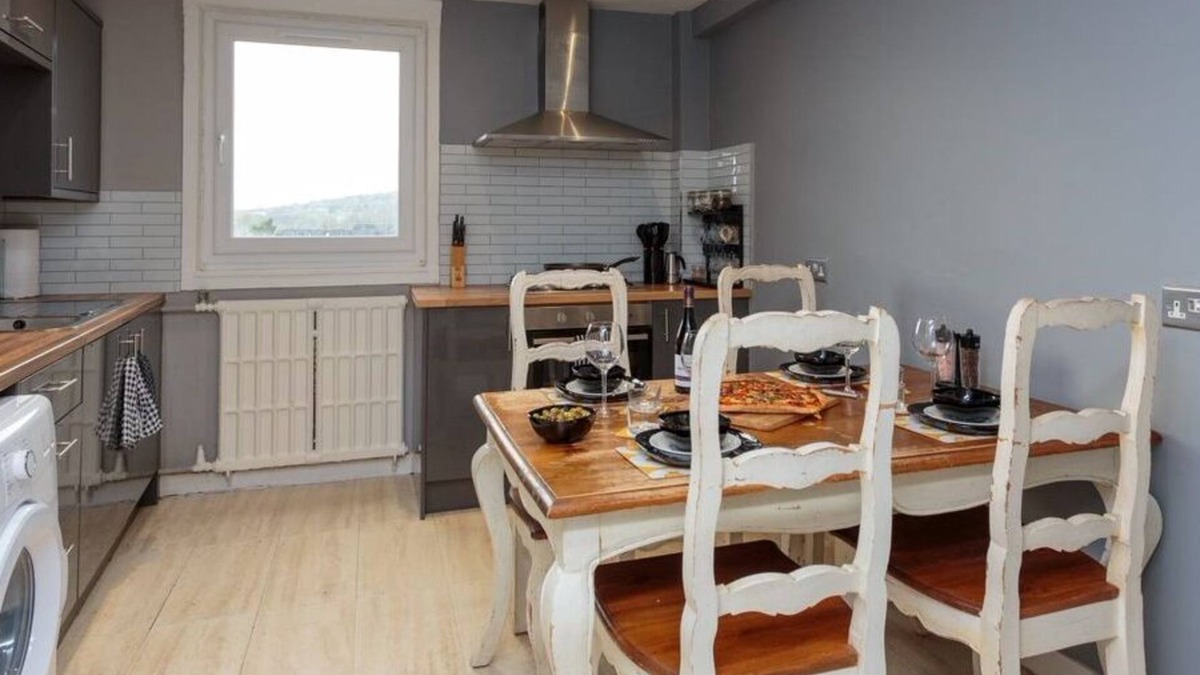 Gorgie Apartment | Stylish 3 Bedroom Apartment, Edinburgh