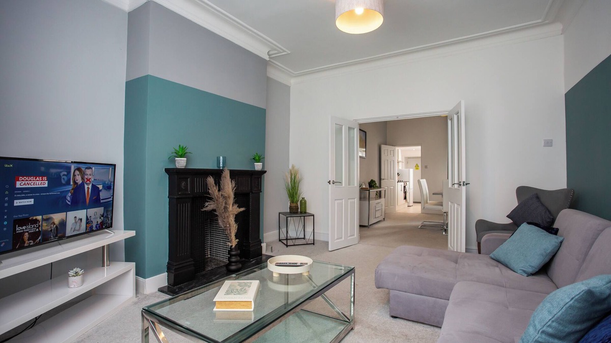Westoe Apartment | Stylish 3 bedroom apartment - Free wifi