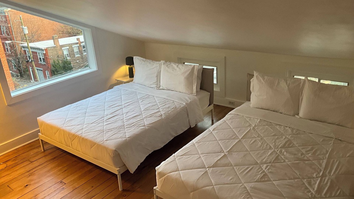 Clifton Heights House | Stylish 3-bedroom house: Amazing view, charming back porch & off street parking