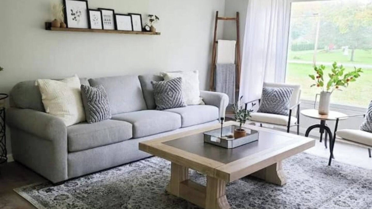 Warren House | Stylish 3 Bedroom Ranch Home in Middle of Howland