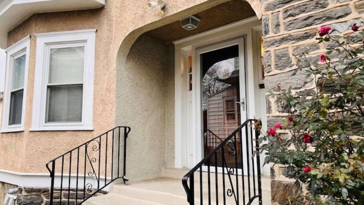 Upper Darby Apartment | Stylish 3 bedroom in Suburbs | Very Walkable Area