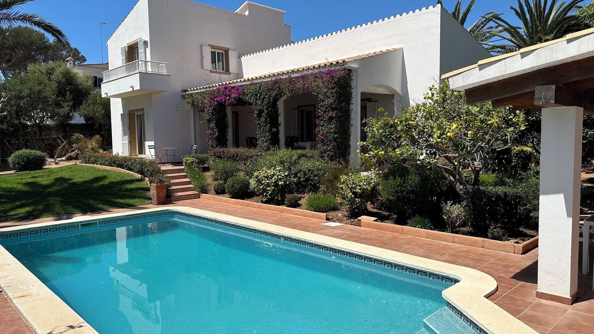 Punta Prima Villa | Stylish 3-Bedroom Villa with Private Pool, Garden and WiFi in Peaceful Location