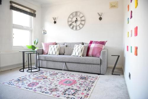 Watford House | Stylish 3Bed House with Garden, Parking, near Stations, London & Harry Potter studios, great for families and contractors