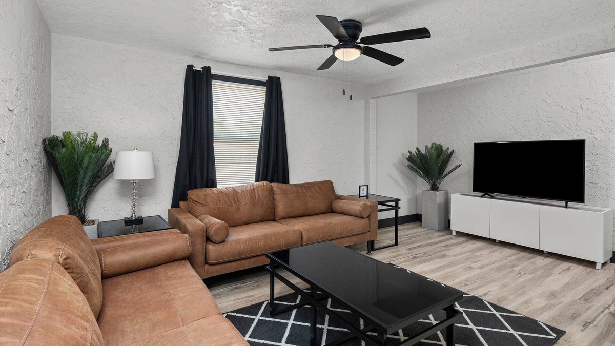 Rock Island Apartment | Stylish 3BR/2BA Getaway for 8