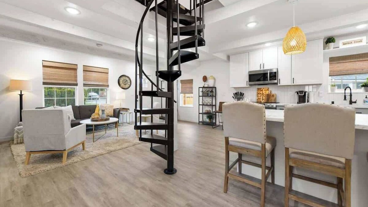 Vancouver House | Stylish 3BR | 2mi to Waterfront + Fenced Yard