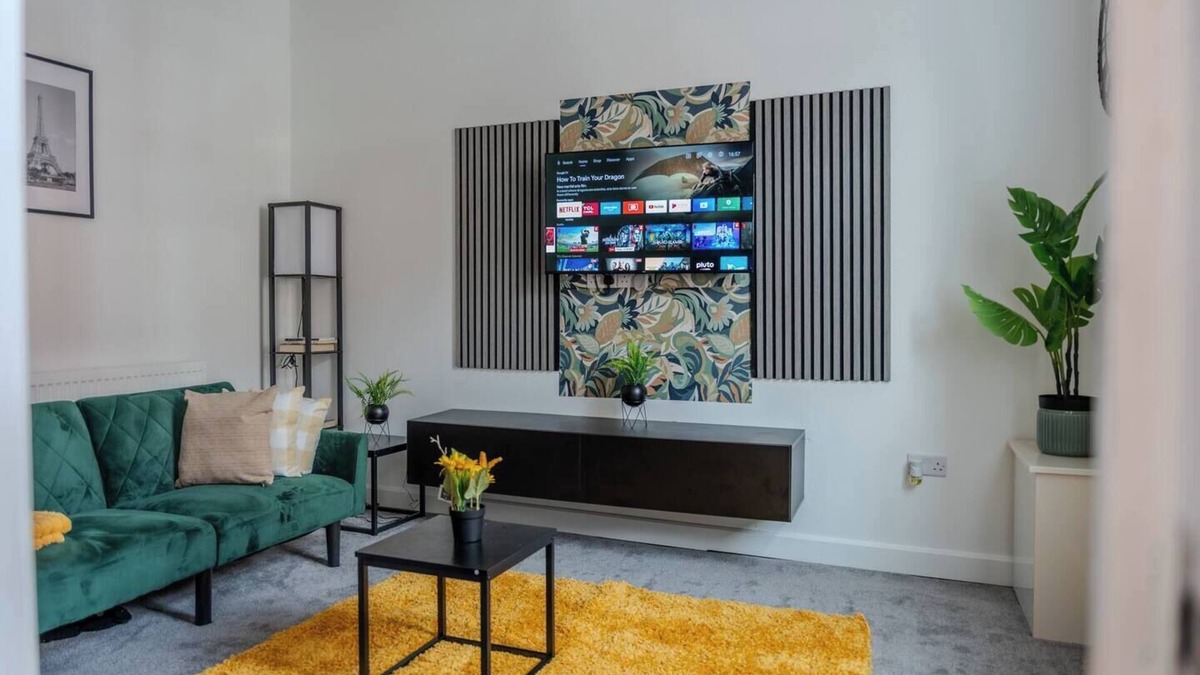Ashton-under-Lyne House | Stylish 3BR House 18mins to Peak District/Wifi/Free Parking/Netflix/Sky Sports