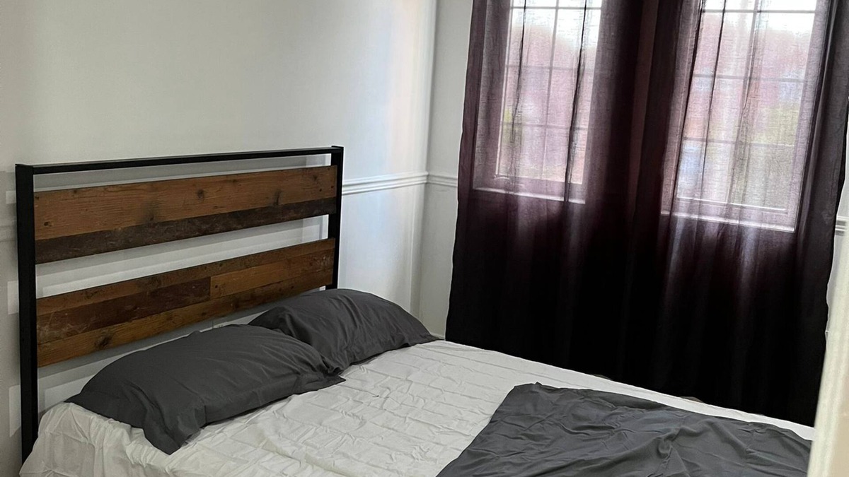 Lisgar House | Stylish 3BR Home | Steps from Lisgar GO | Peaceful Suburb Stay