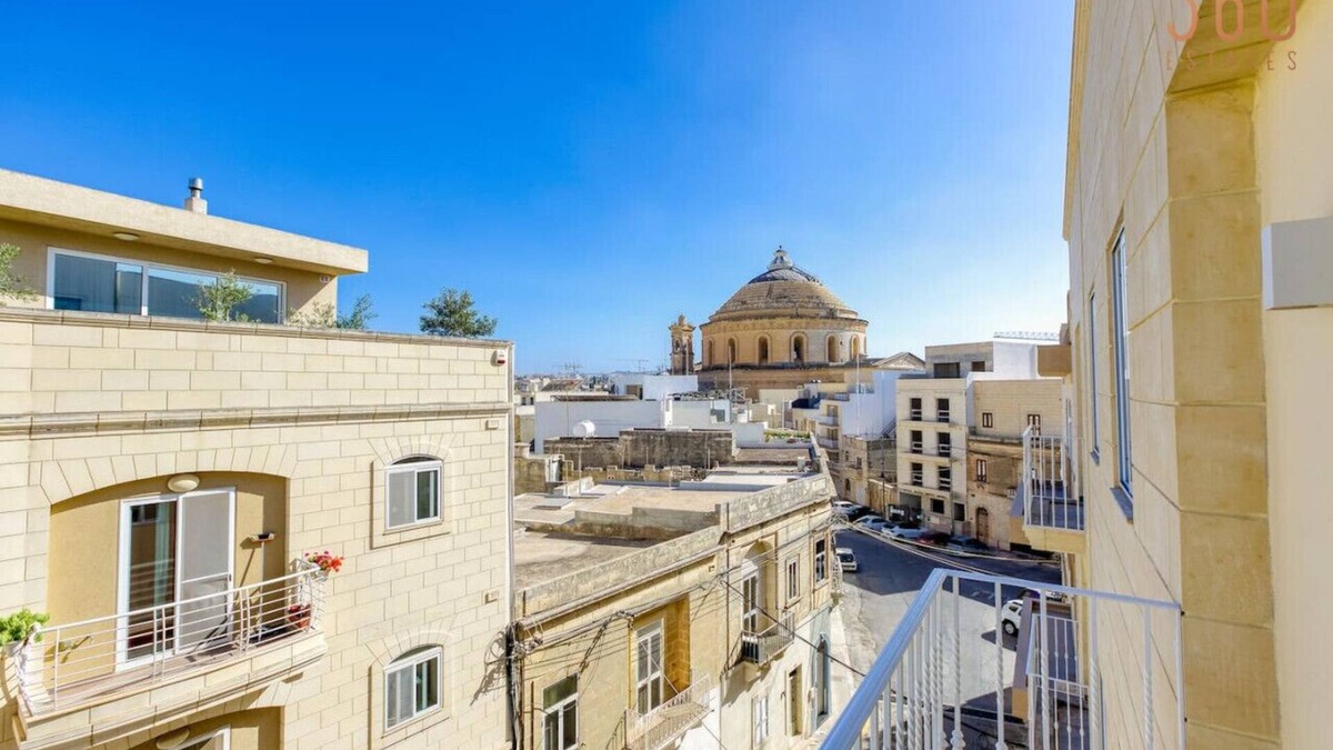 Mosta Apartment | Stylish 3BR home with private Balconies in Mosta