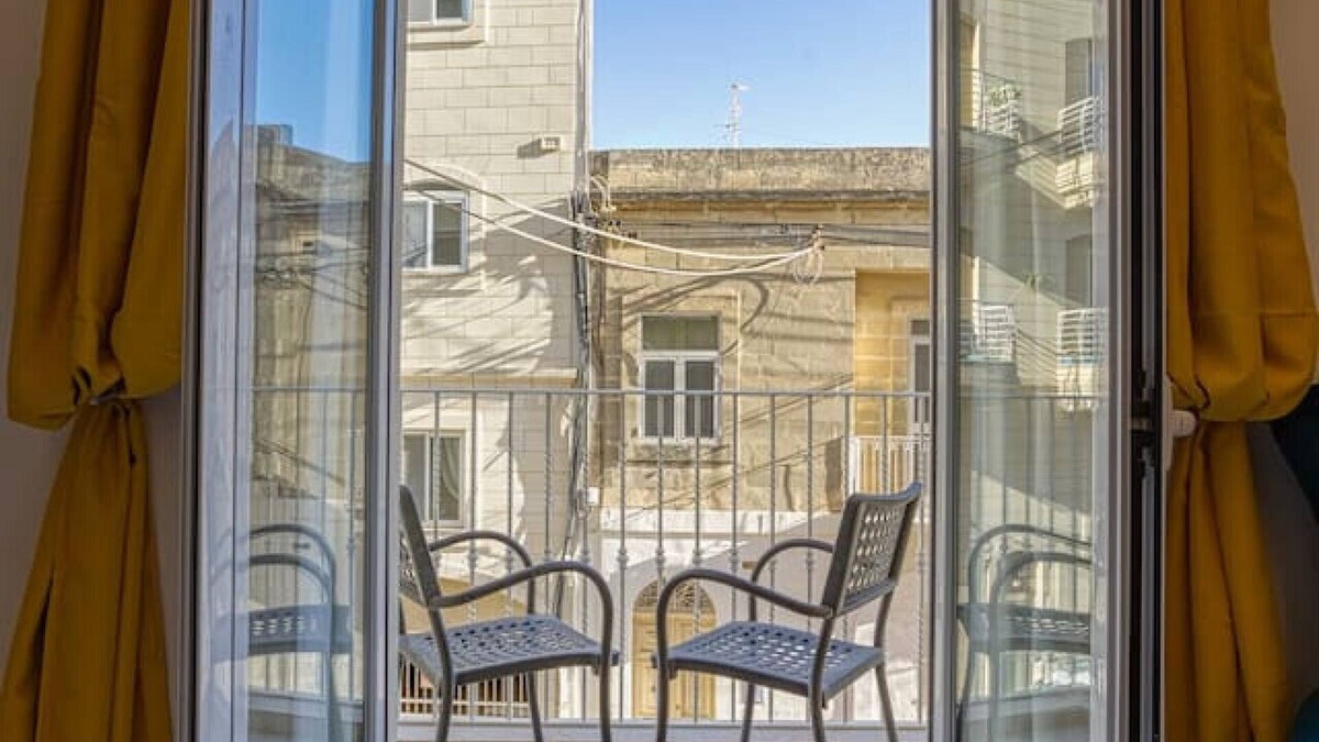 Mosta Apartment | Stylish 3BR home with large terrace in Mosta