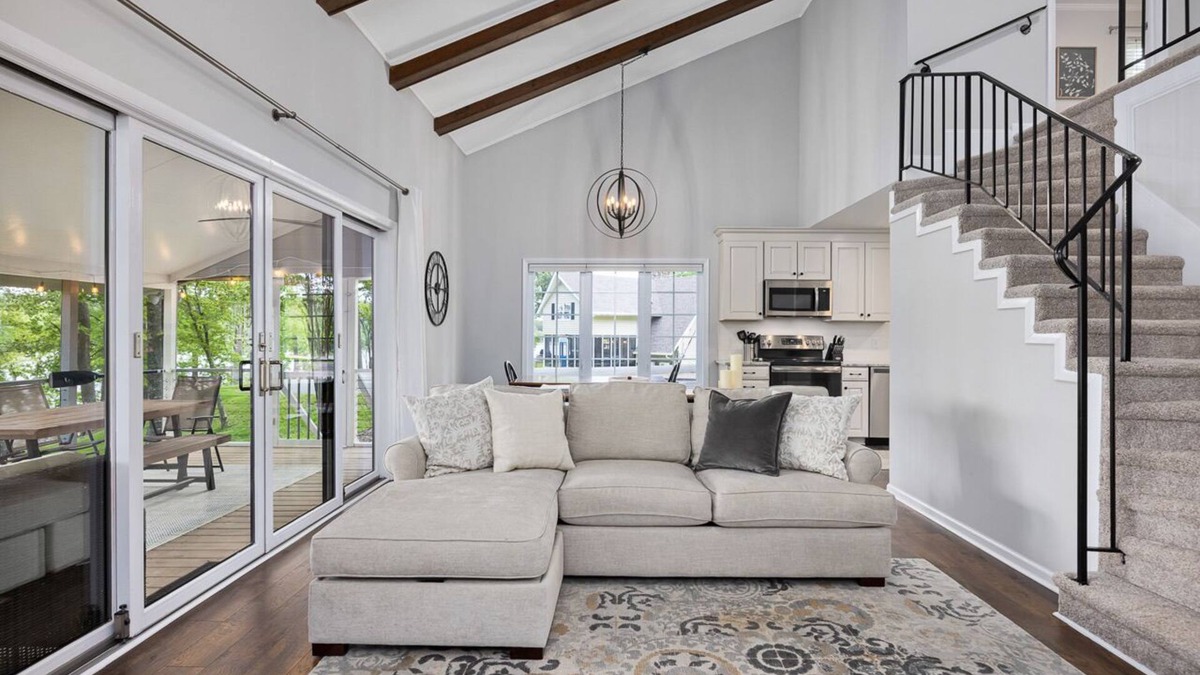 Henderson Cottage | Stylish 3BR Lakefront Home on Kerr Lake