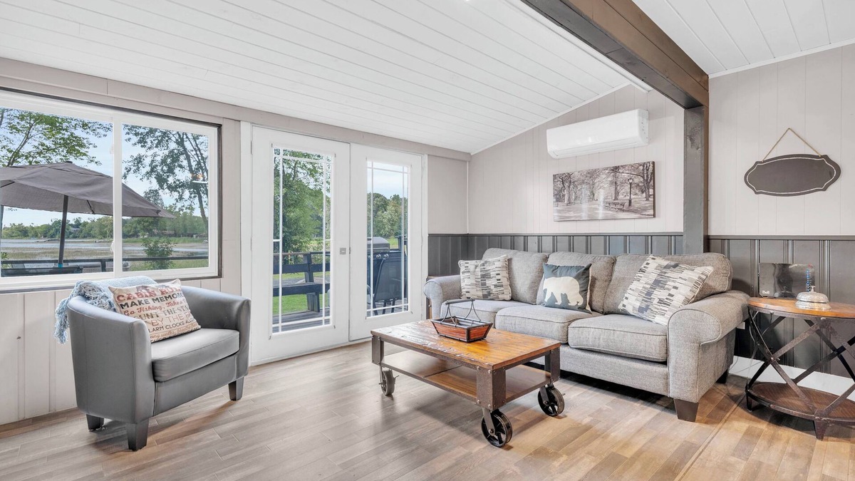 Centre Hastings Cottage | Stylish 3BR Waterfront Cottage with Large Docknn