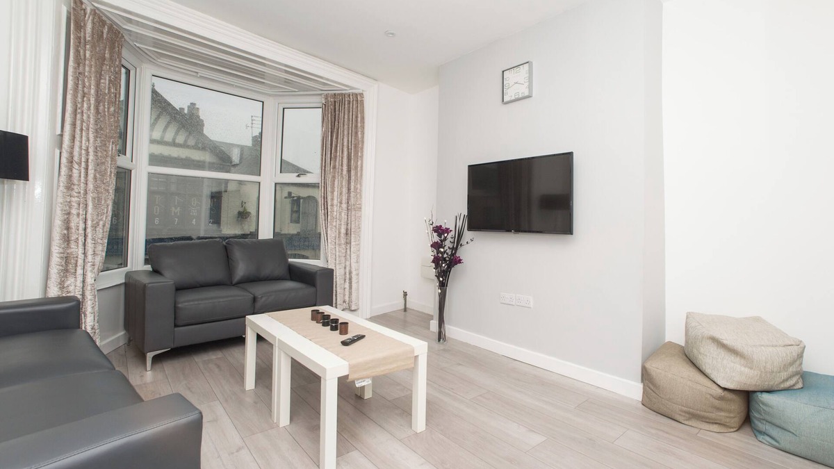 Sunderland Apartment | Stylish 4 bed apartment close to Hospital