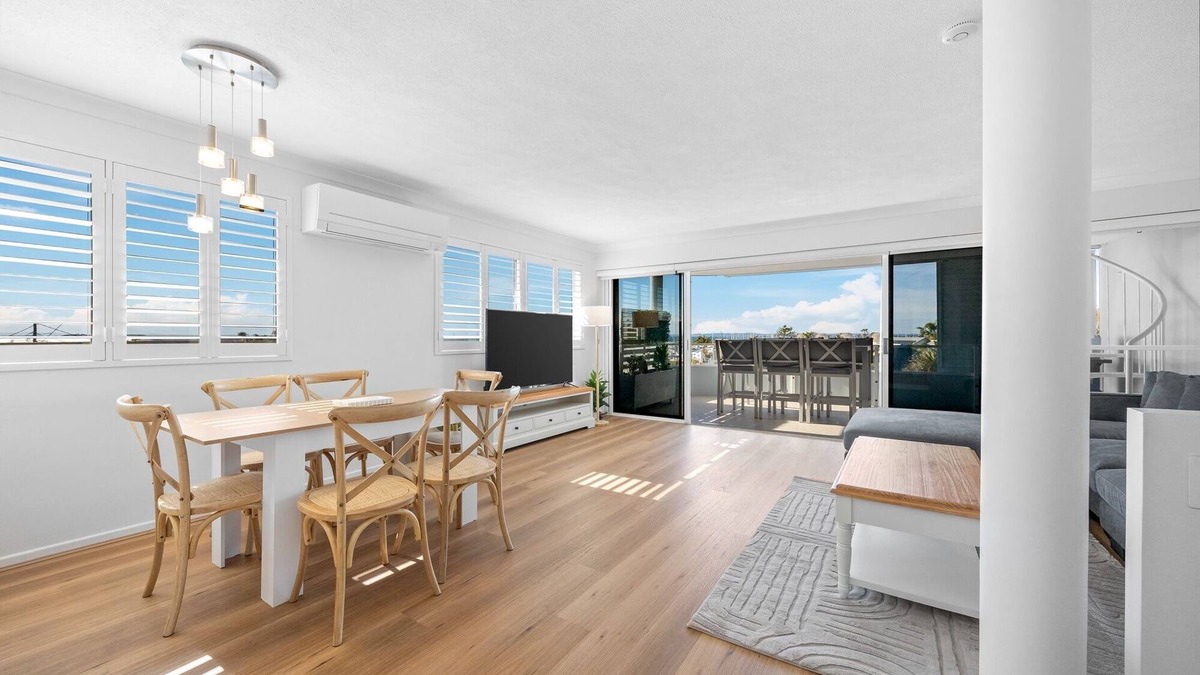 Manly House | Stylish 4-Bed Townhouse with Panoramic Ocean Views