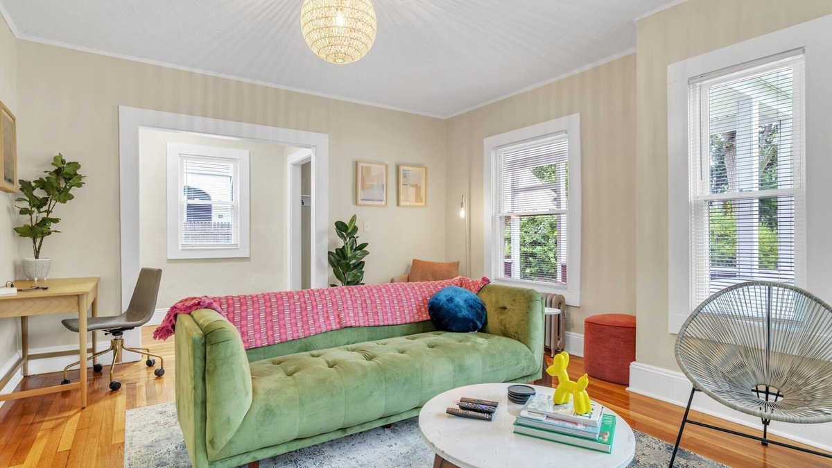 Springfield House | Stylish 4BR 2 Bathroom Home in Forest Park