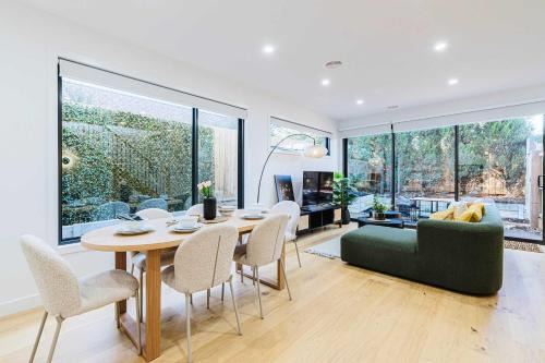 Box Hill North House | Stylish 4BR Family Townhouse with Private Courtyard